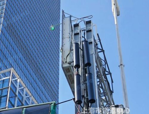 申城高架路聲屏障試點光伏板 減少噪音同時供應清潔電力