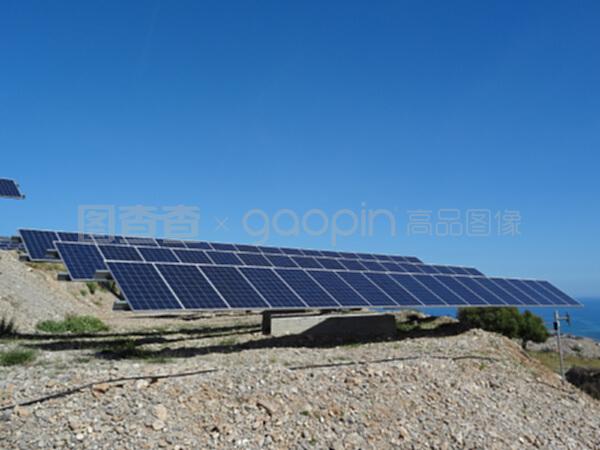 太陽(yáng)能農(nóng)場(chǎng)與光伏工程安裝指南 從光電電池板到并網(wǎng)發(fā)電