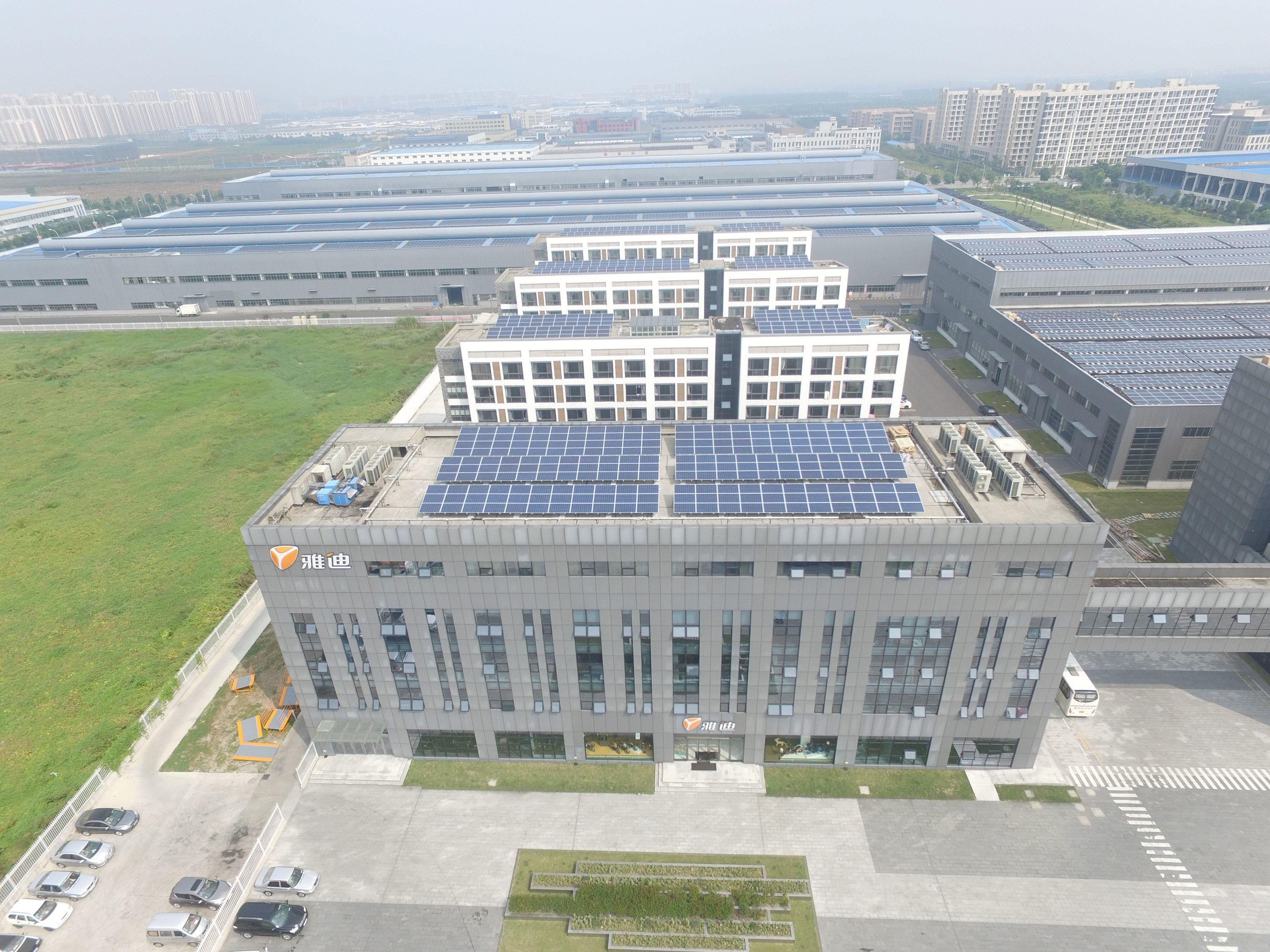 為什么亞馬遜要在物流中心屋頂安裝太陽(yáng)能電站?_財(cái)經(jīng)_網(wǎng)
